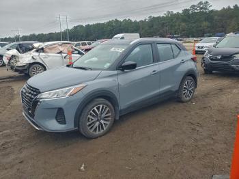  Salvage Nissan Kicks