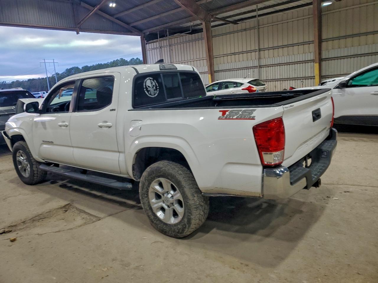 Toyota Tacoma Double Cab Image 12