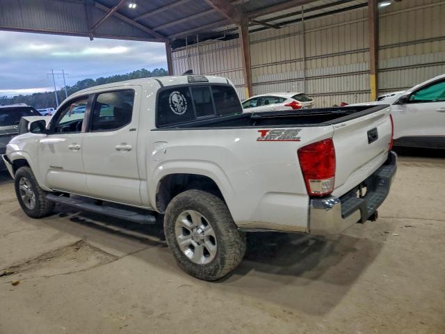 Toyota Tacoma Double Cab Image 12