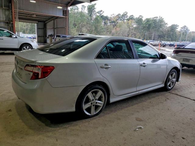 Toyota Camry L Image 3