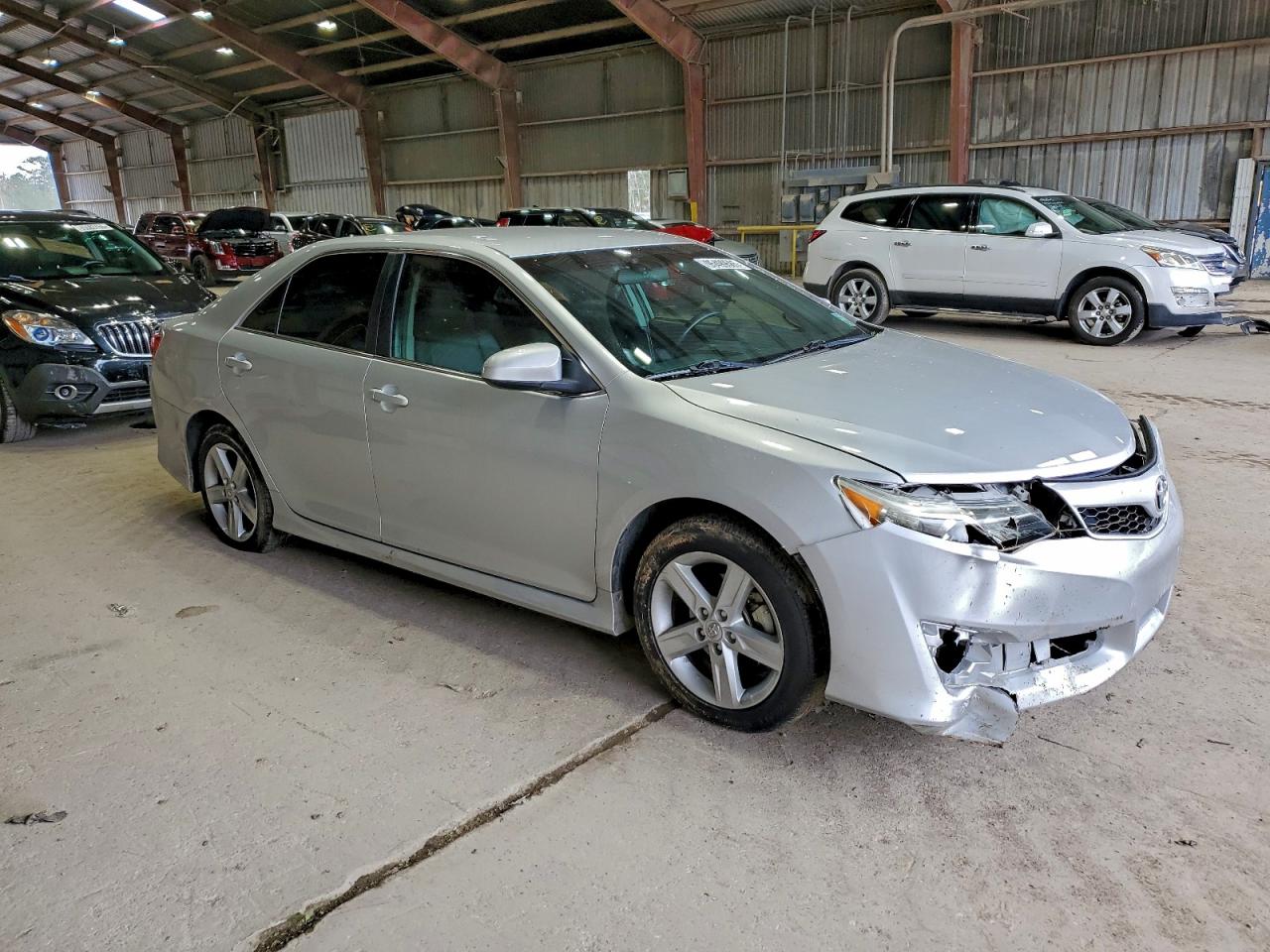 Toyota Camry L Image 2