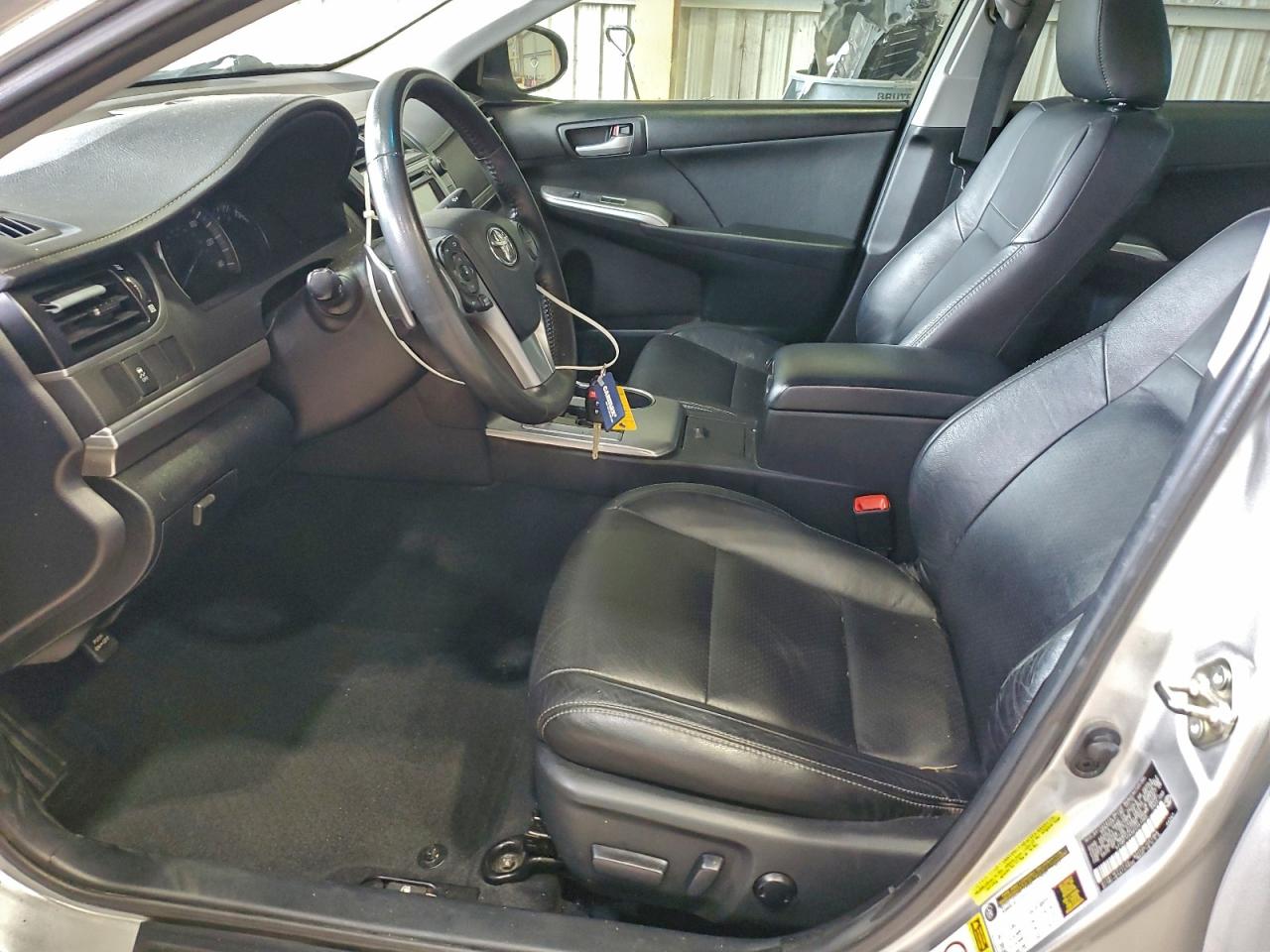 Toyota Camry L Image 10