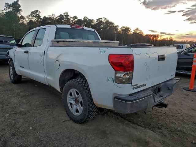 Toyota Tundra Double Cab Image 6