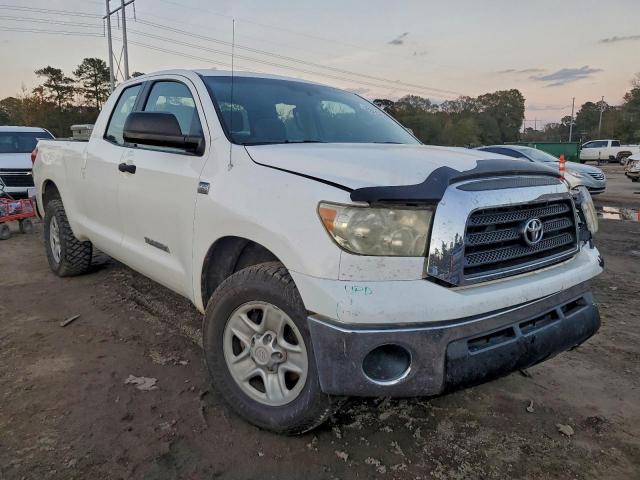 Toyota Tundra Double Cab Image 9