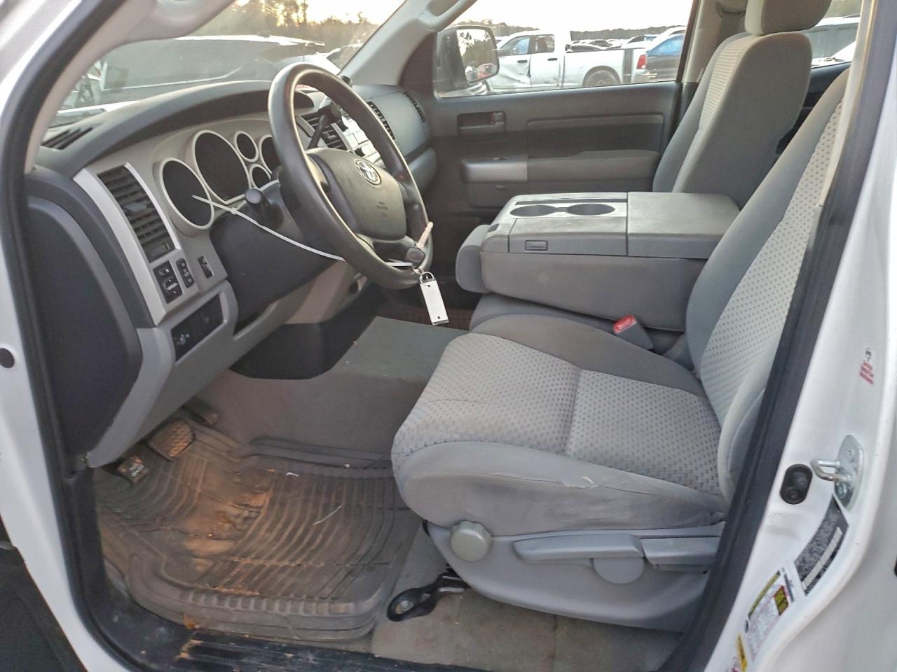 Toyota Tundra Double Cab Image 7