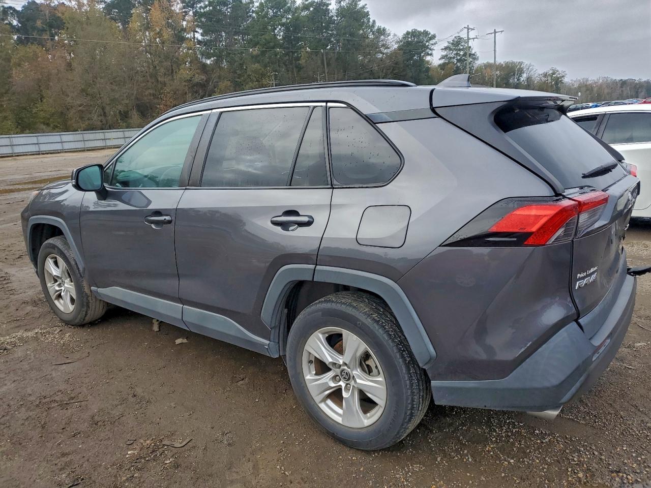 Toyota RAV4 Xle Image 2