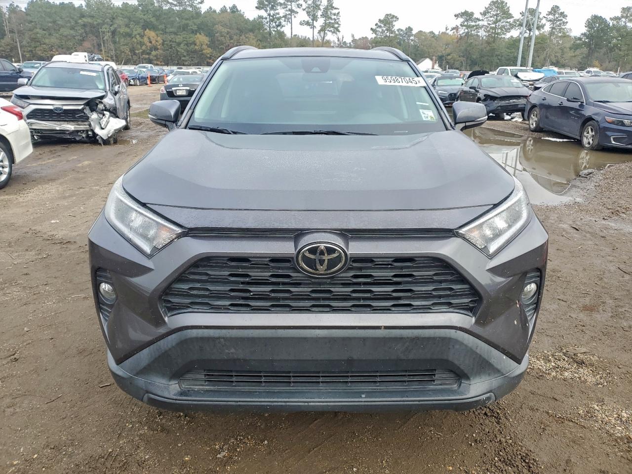 Toyota RAV4 Xle Image 7
