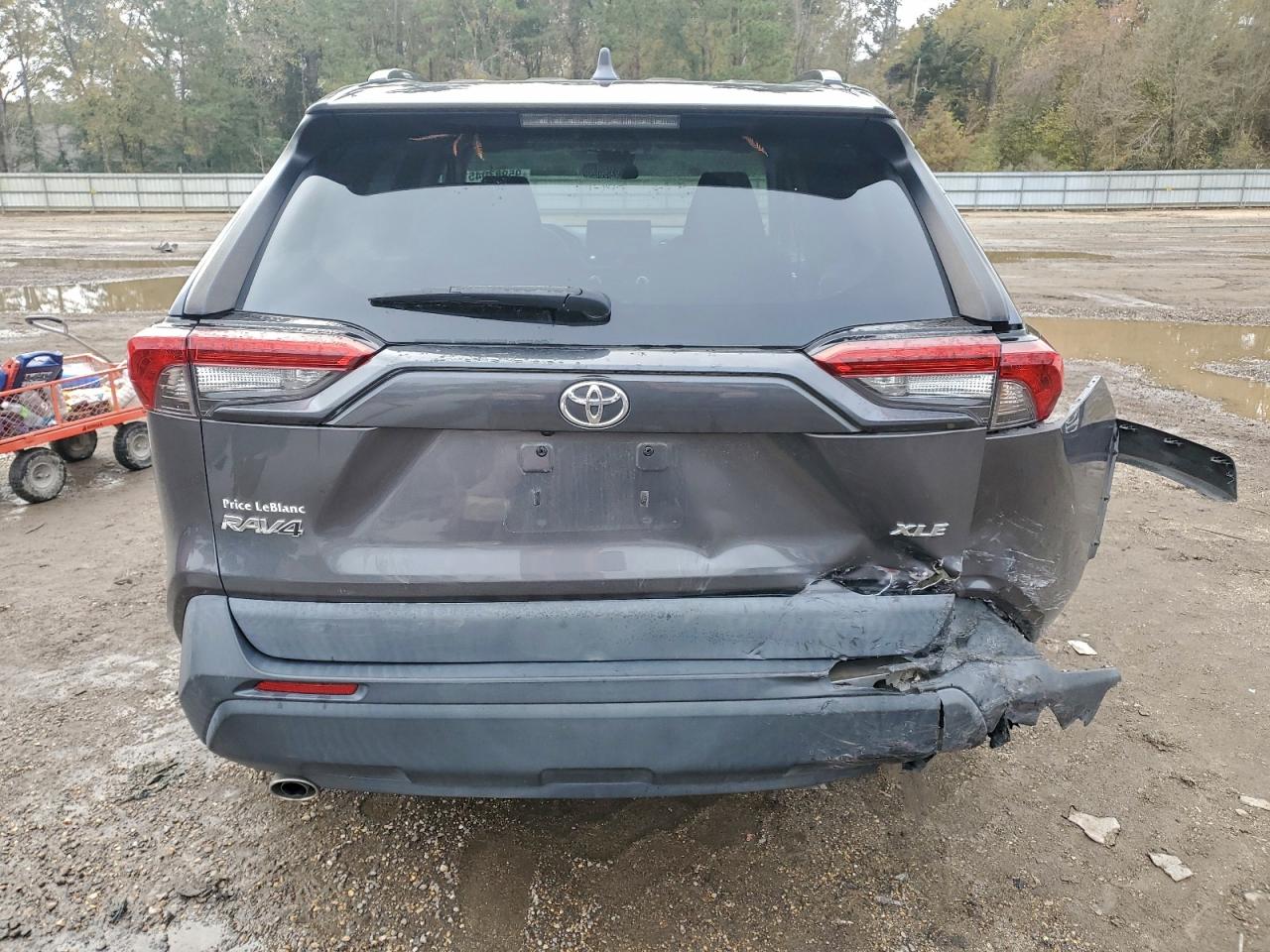 Toyota RAV4 Xle Image 6