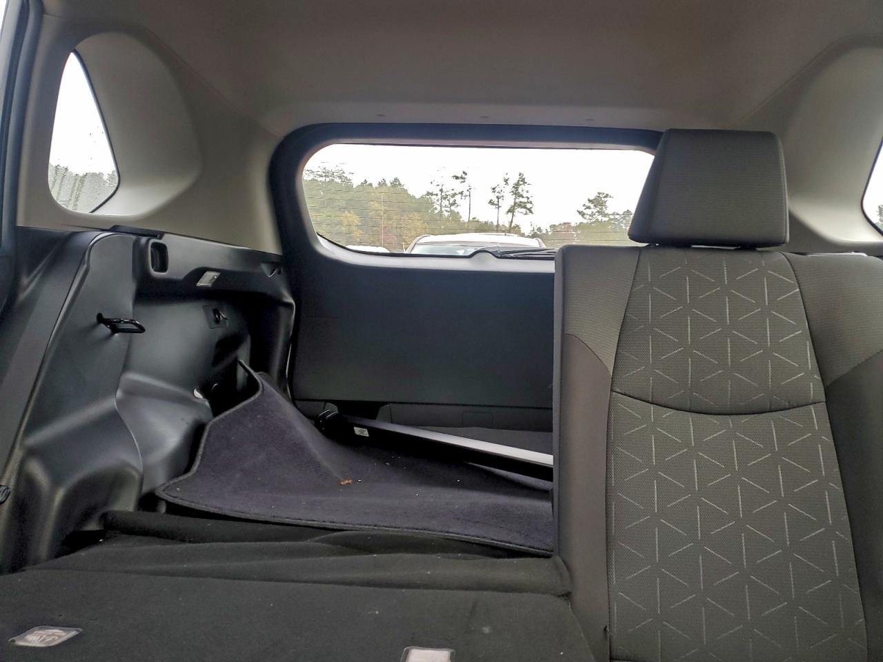 Toyota RAV4 Xle Image 9