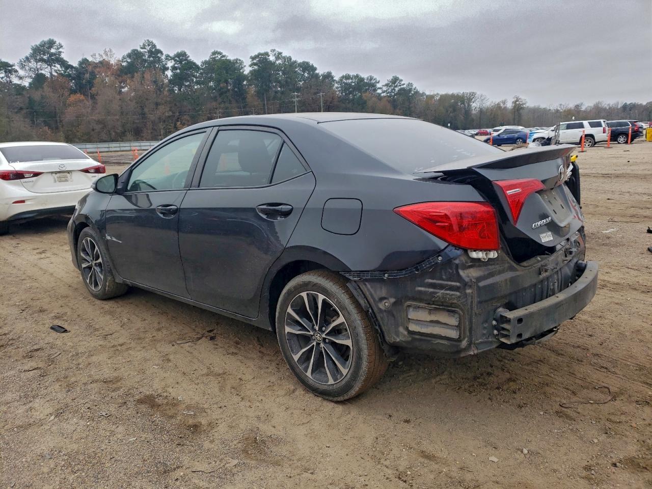 Toyota Corolla L Image 4