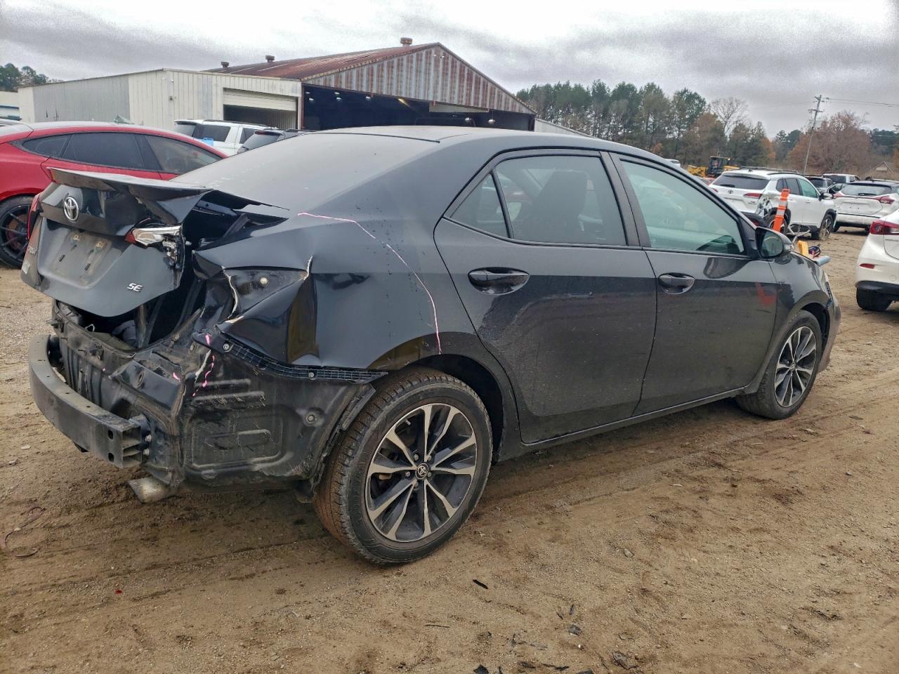 Toyota Corolla L Image 11