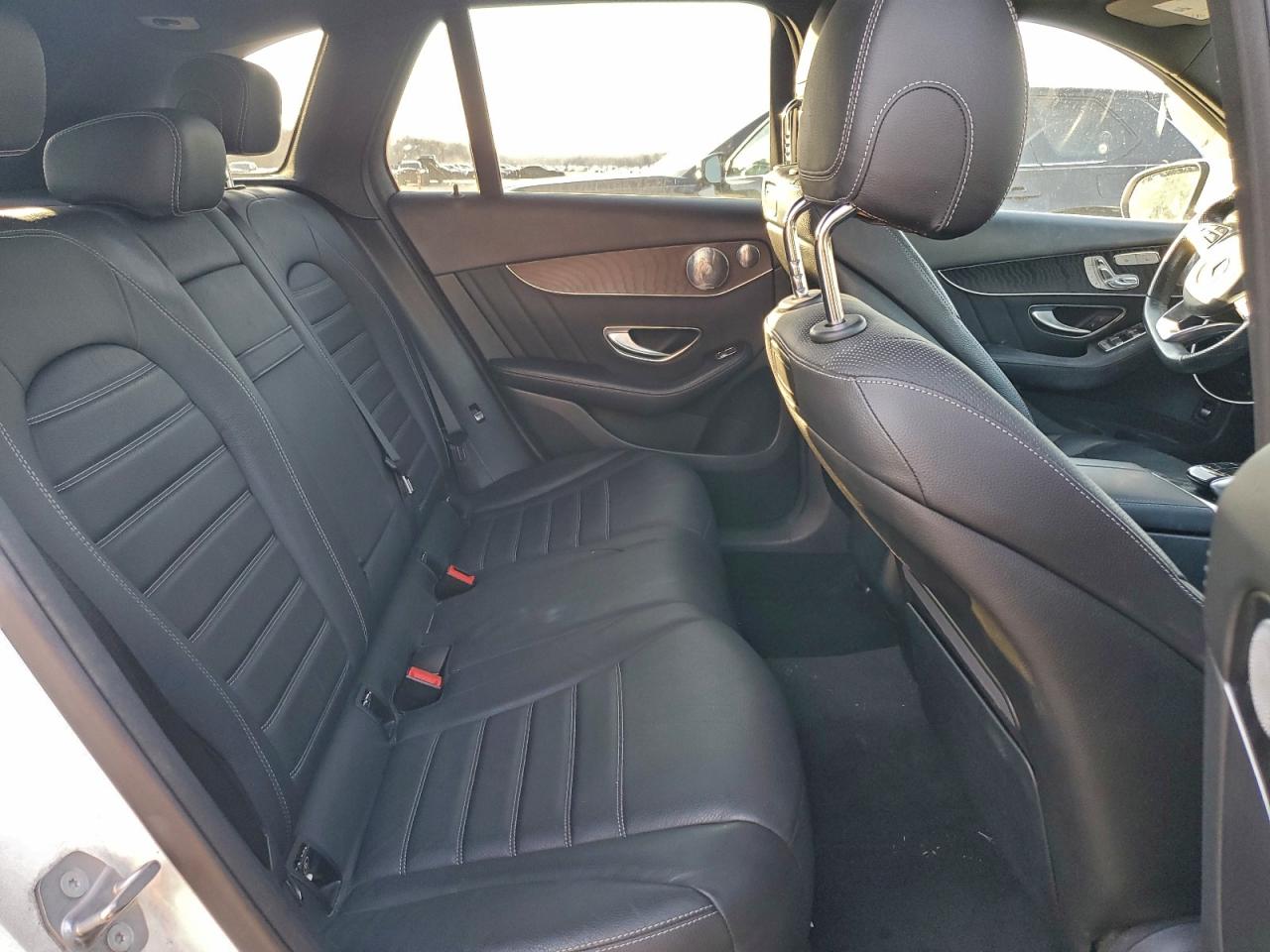 Mercedes-Benz GLC 300 Image 9