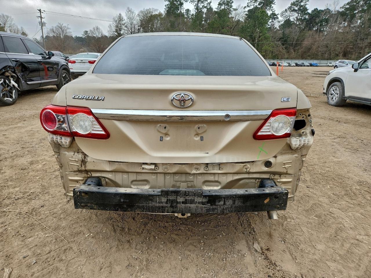 Toyota Corolla Base Image 6