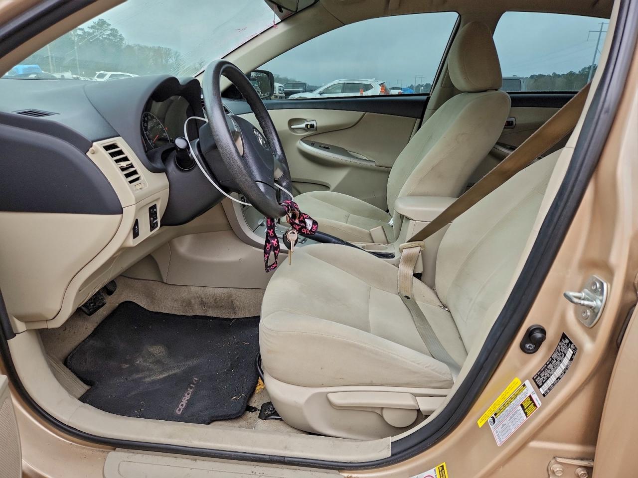 Toyota Corolla Base Image 5