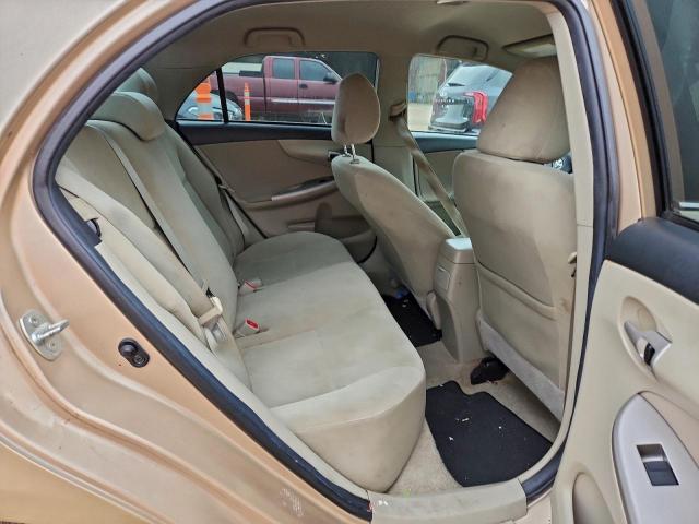 Toyota Corolla Base Image 13