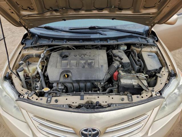 Toyota Corolla Base Image 10