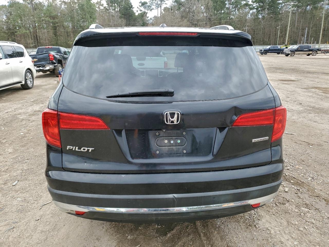 Honda Pilot Touring Image 2