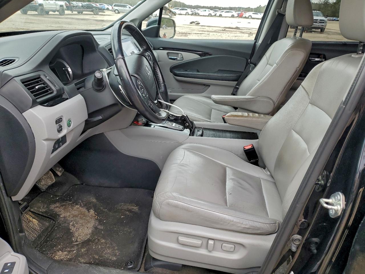 Honda Pilot Touring Image 6