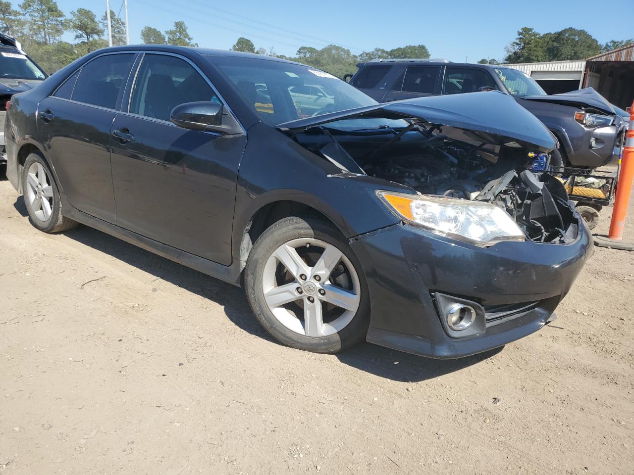 Toyota Camry Base Image 4