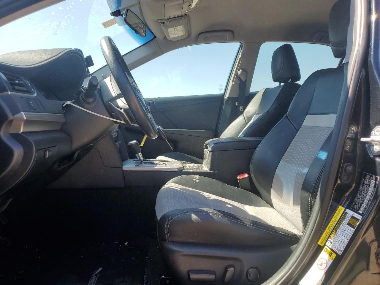 Toyota Camry Base Image 3