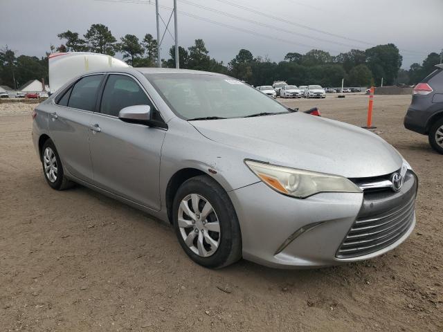 Toyota Camry Le Image 2