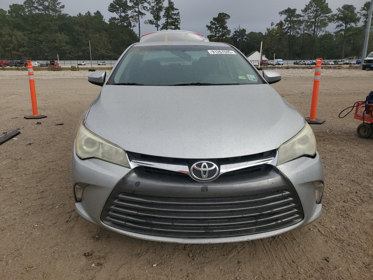 Toyota Camry Le Image 6