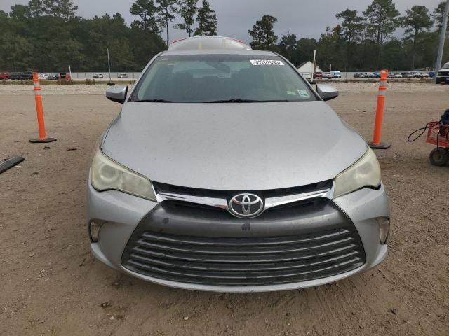 Toyota Camry Le Image 6