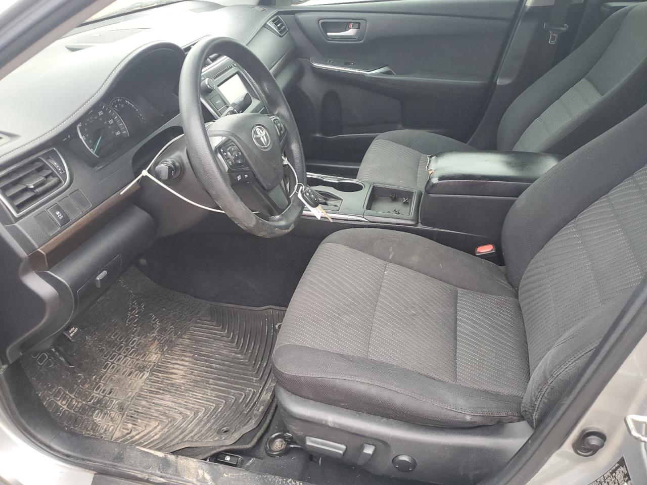 Toyota Camry Le Image 5