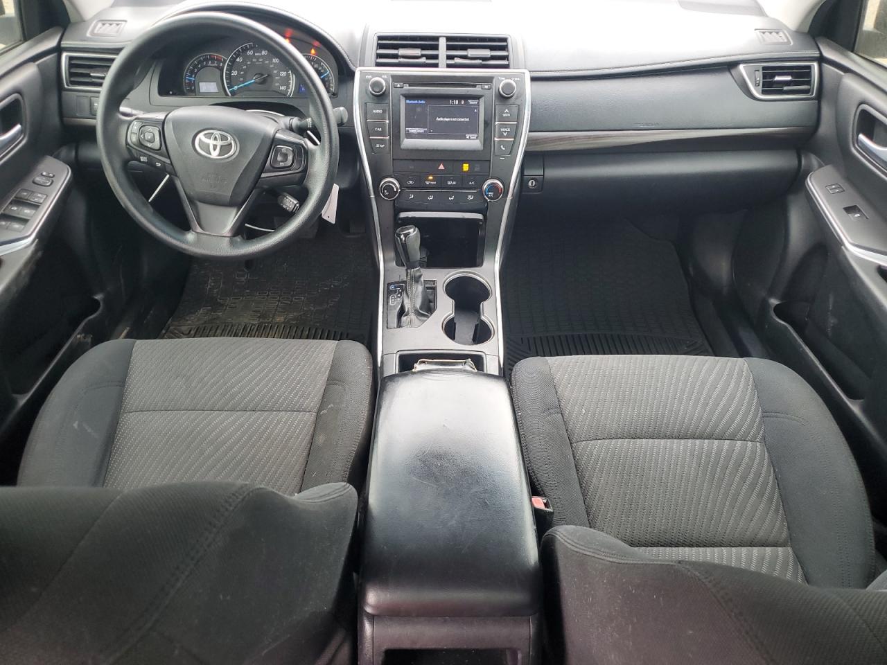 Toyota Camry Le Image 4