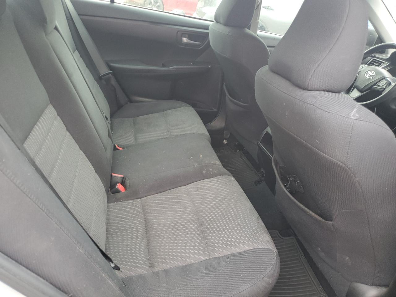 Toyota Camry Le Image 10