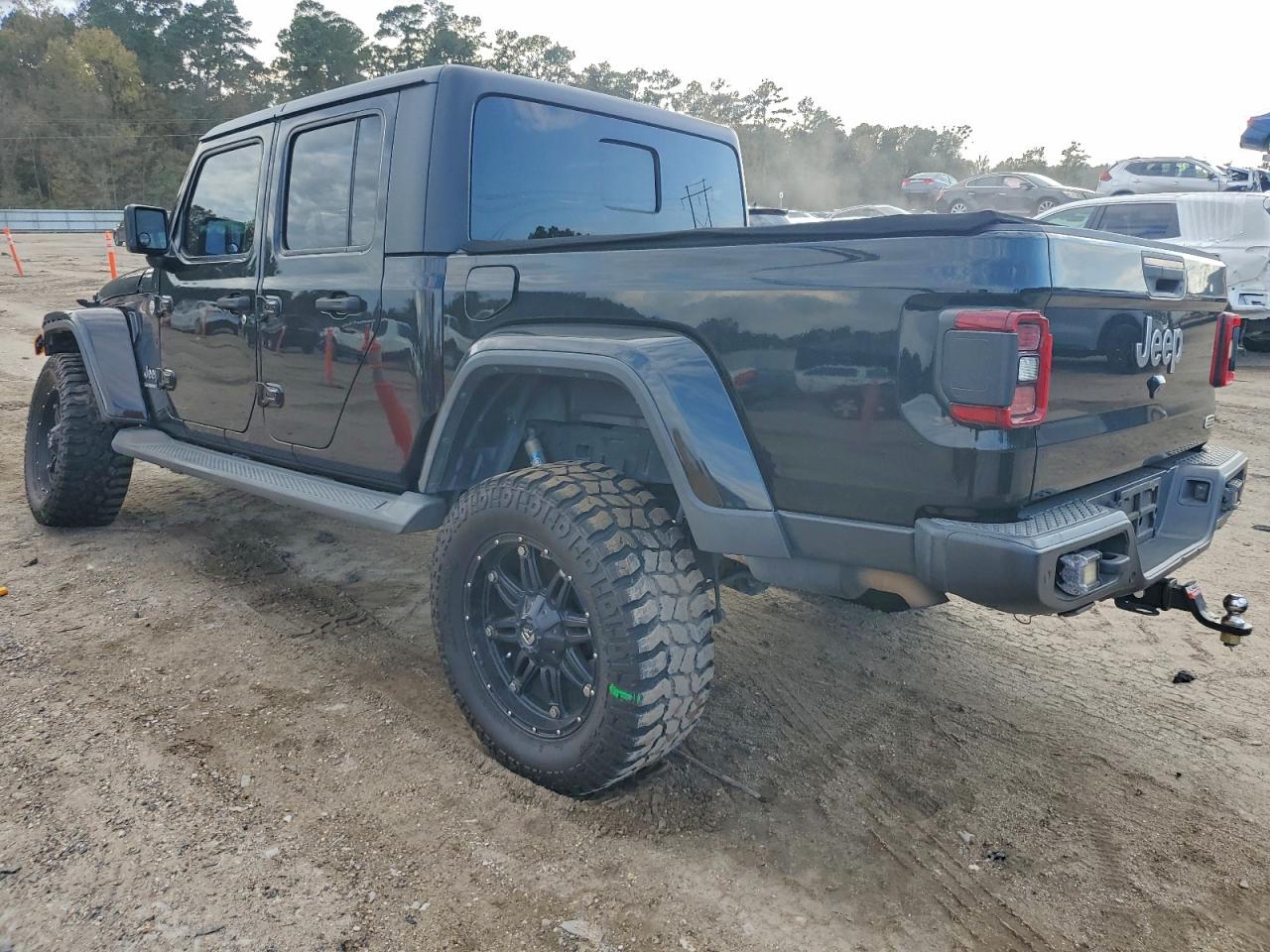 Jeep Gladiator Overland Image 2