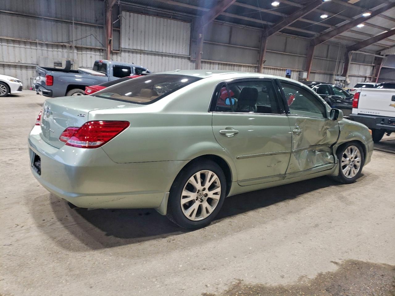 Toyota Avalon Xl Image 5