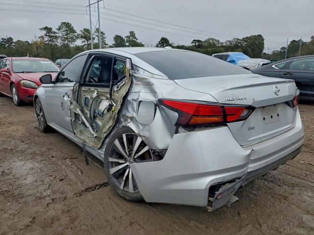 Nissan Altima Sr Image 2