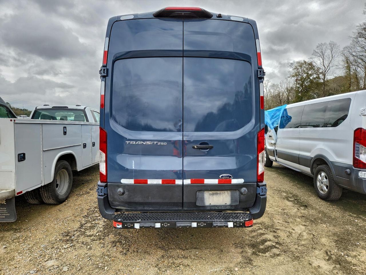 Ford Transit T-250 Image 4