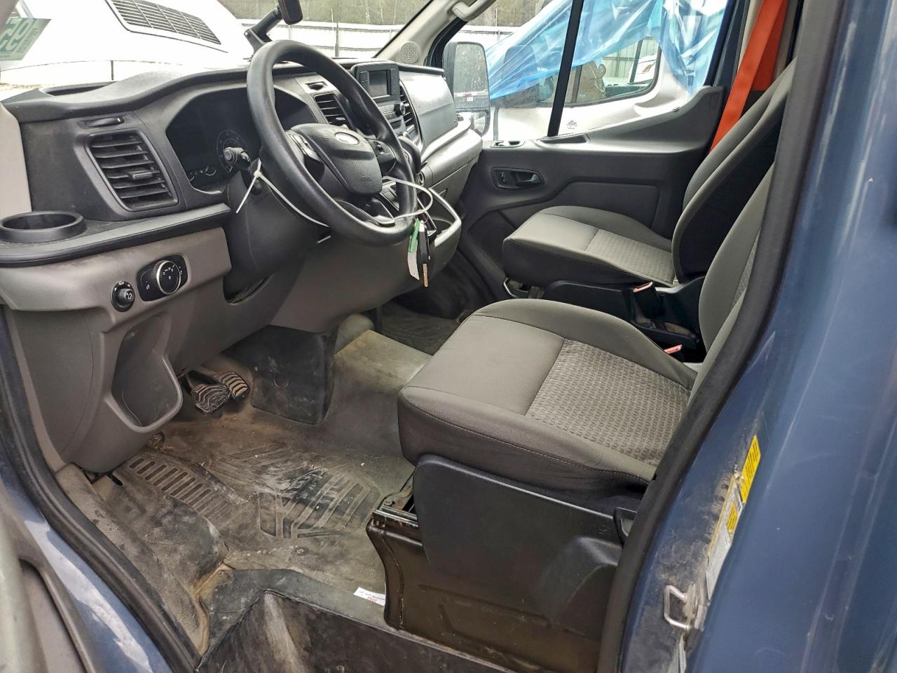 Ford Transit T-250 Image 8