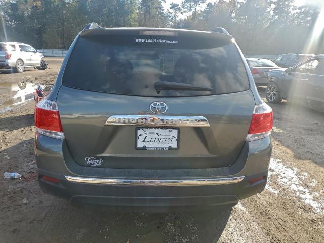 Toyota Highlander Base Image 2