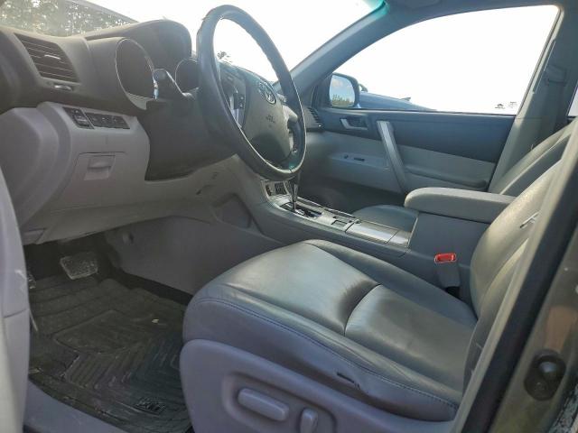 Toyota Highlander Base Image 12