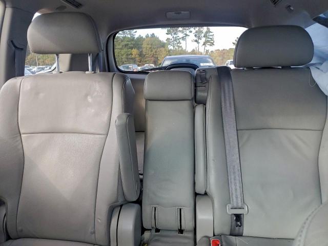 Toyota Highlander Base Image 9