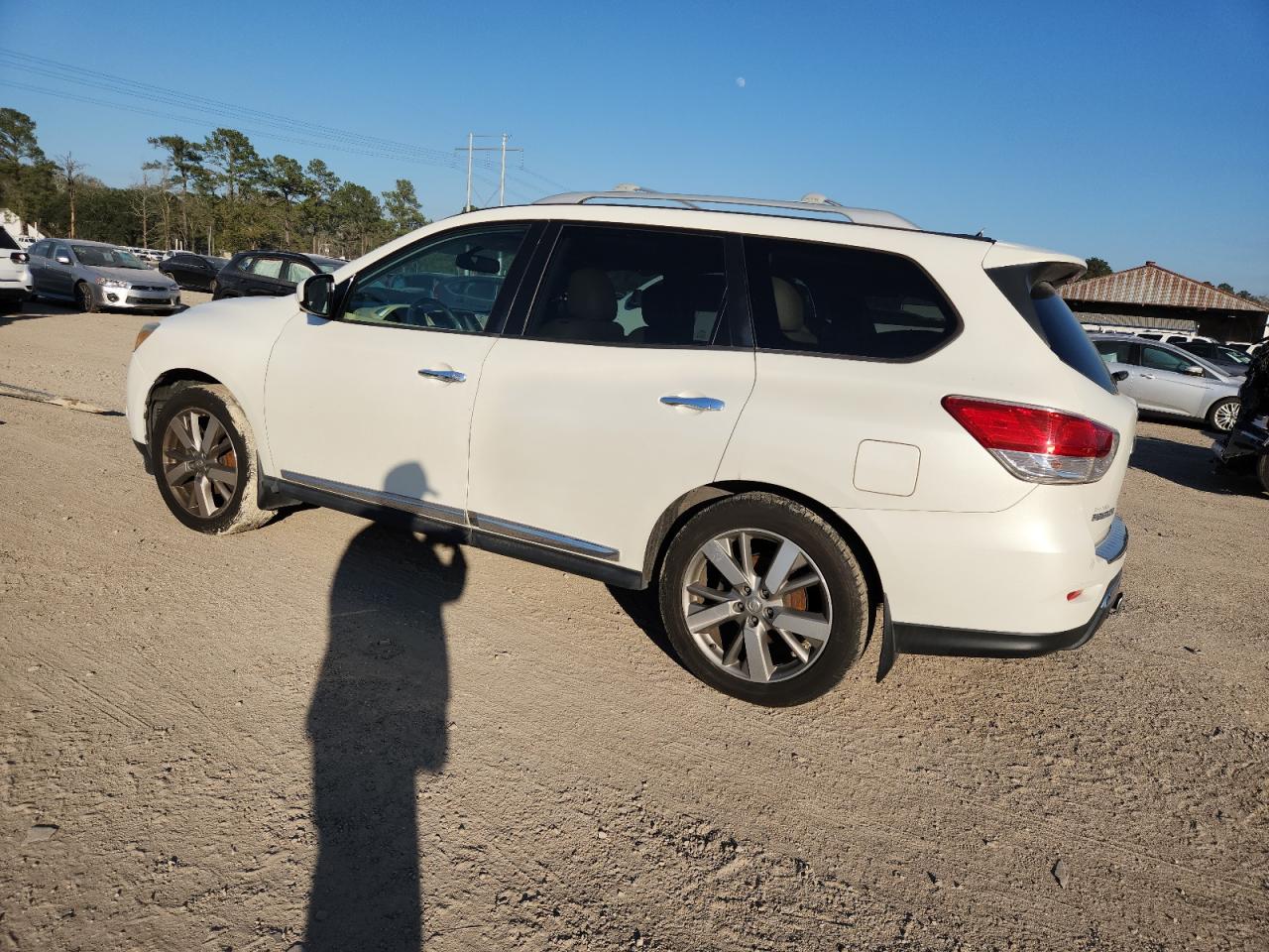 Nissan Pathfinder S Image 3