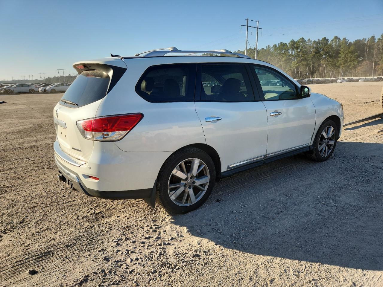 Nissan Pathfinder S Image 2