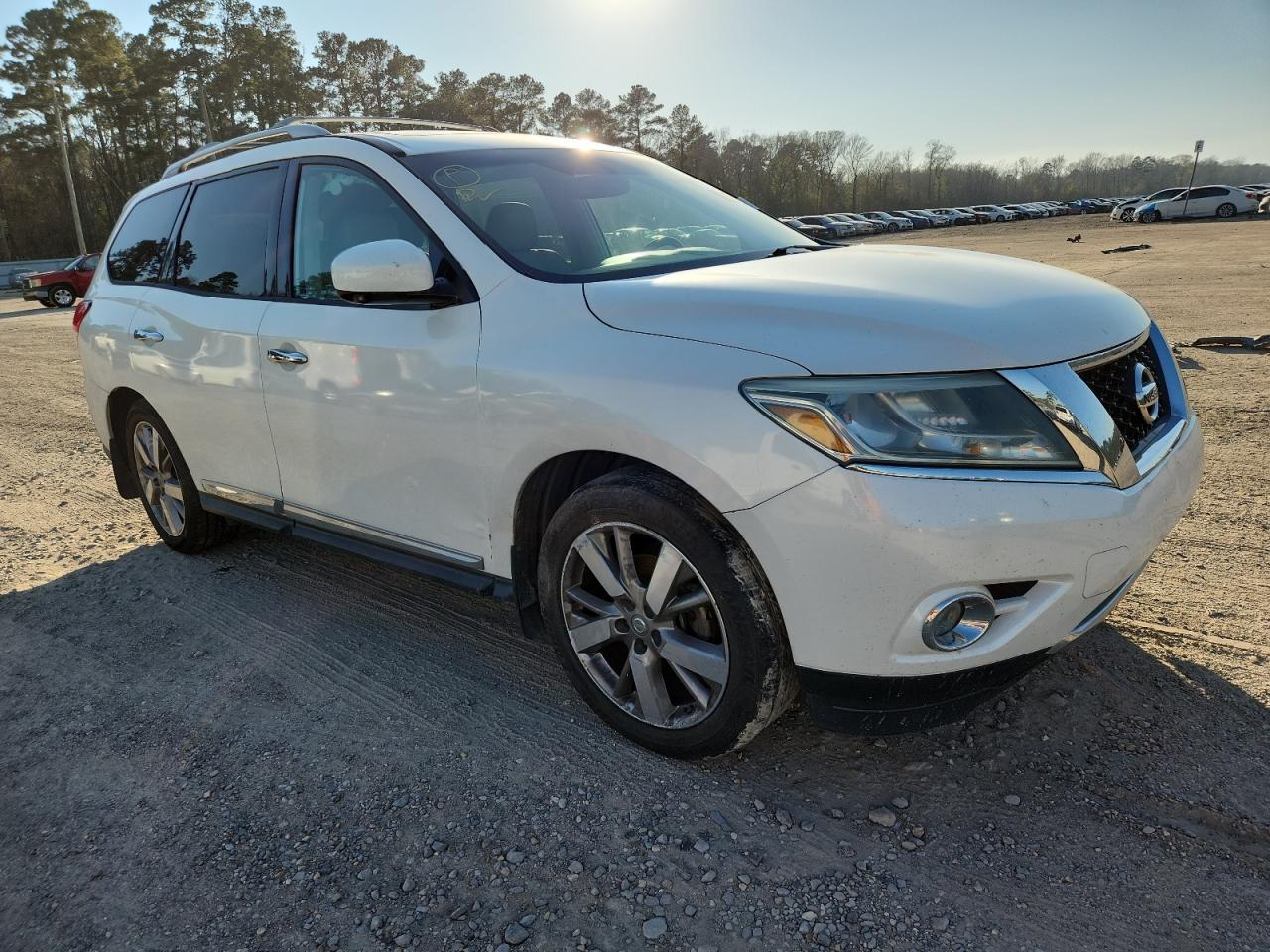 Nissan Pathfinder S Image 8