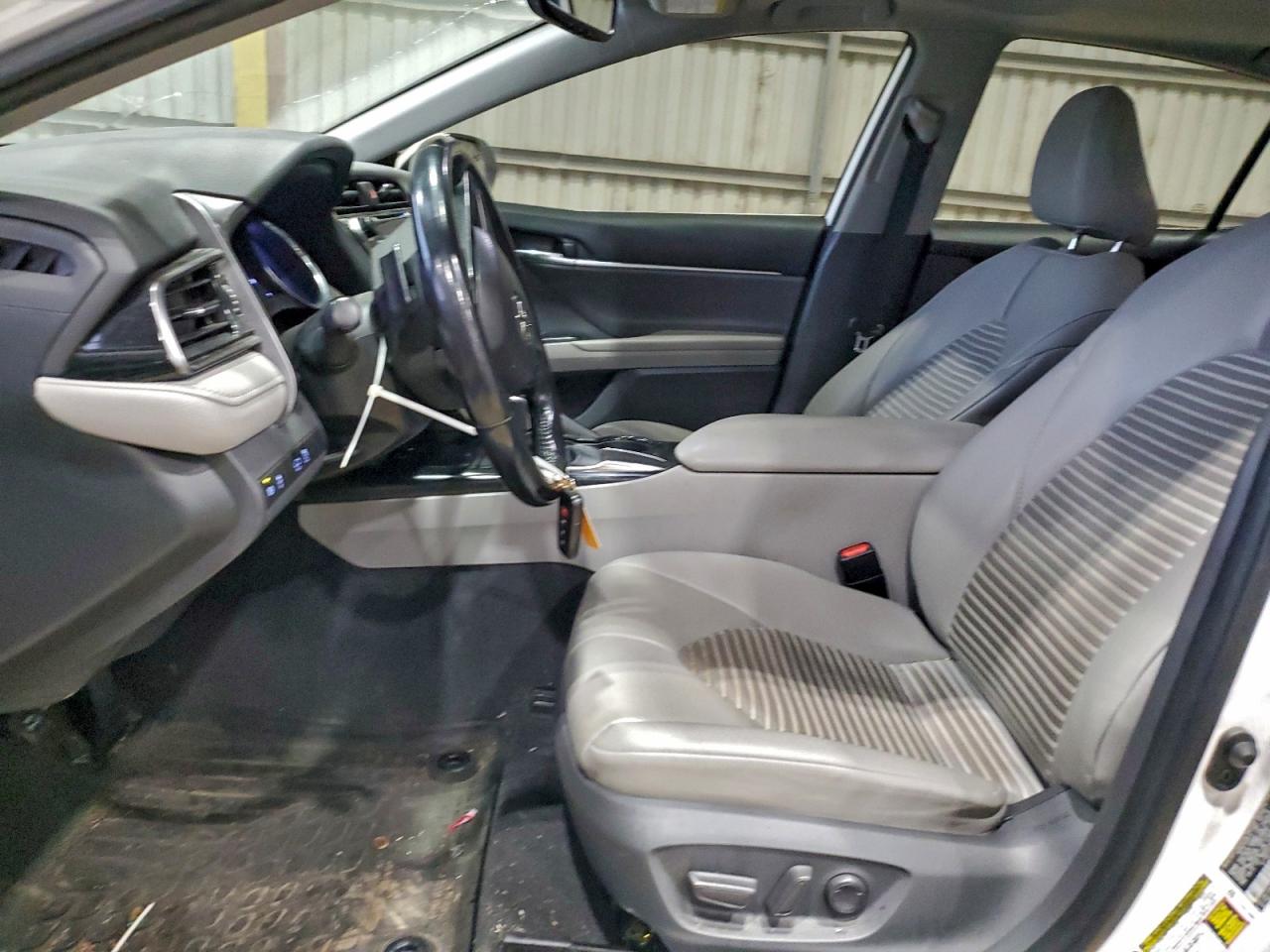 Toyota Camry L Image 5