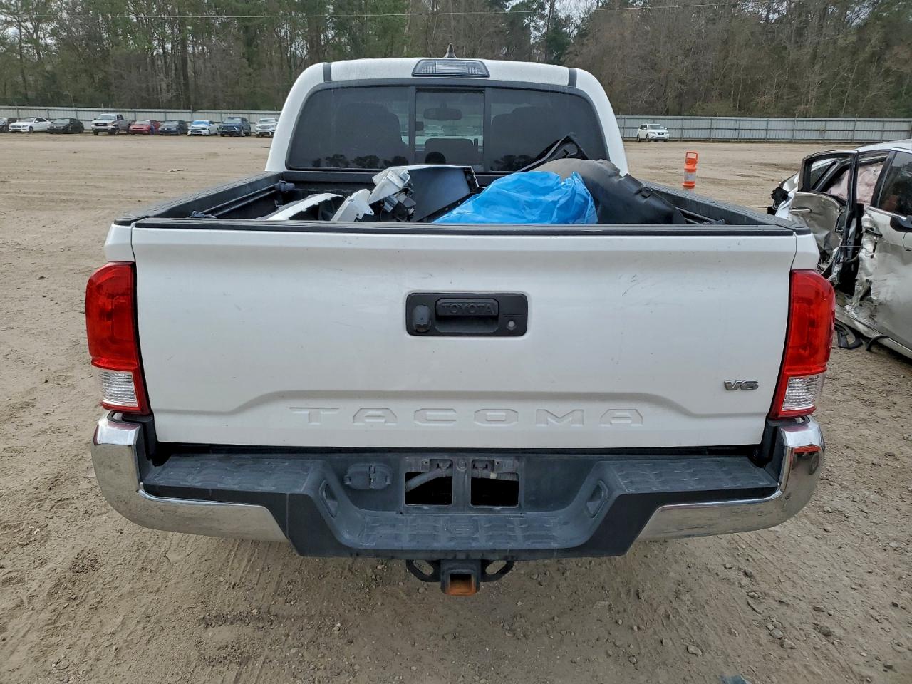 Toyota Tacoma Double Cab Image 9