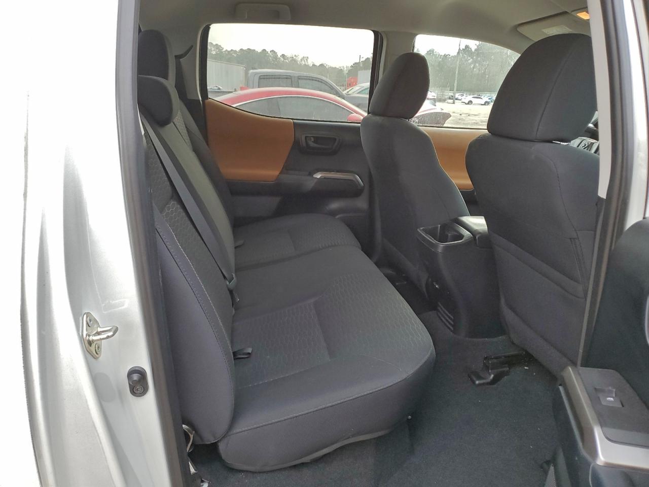 Toyota Tacoma Double Cab Image 4