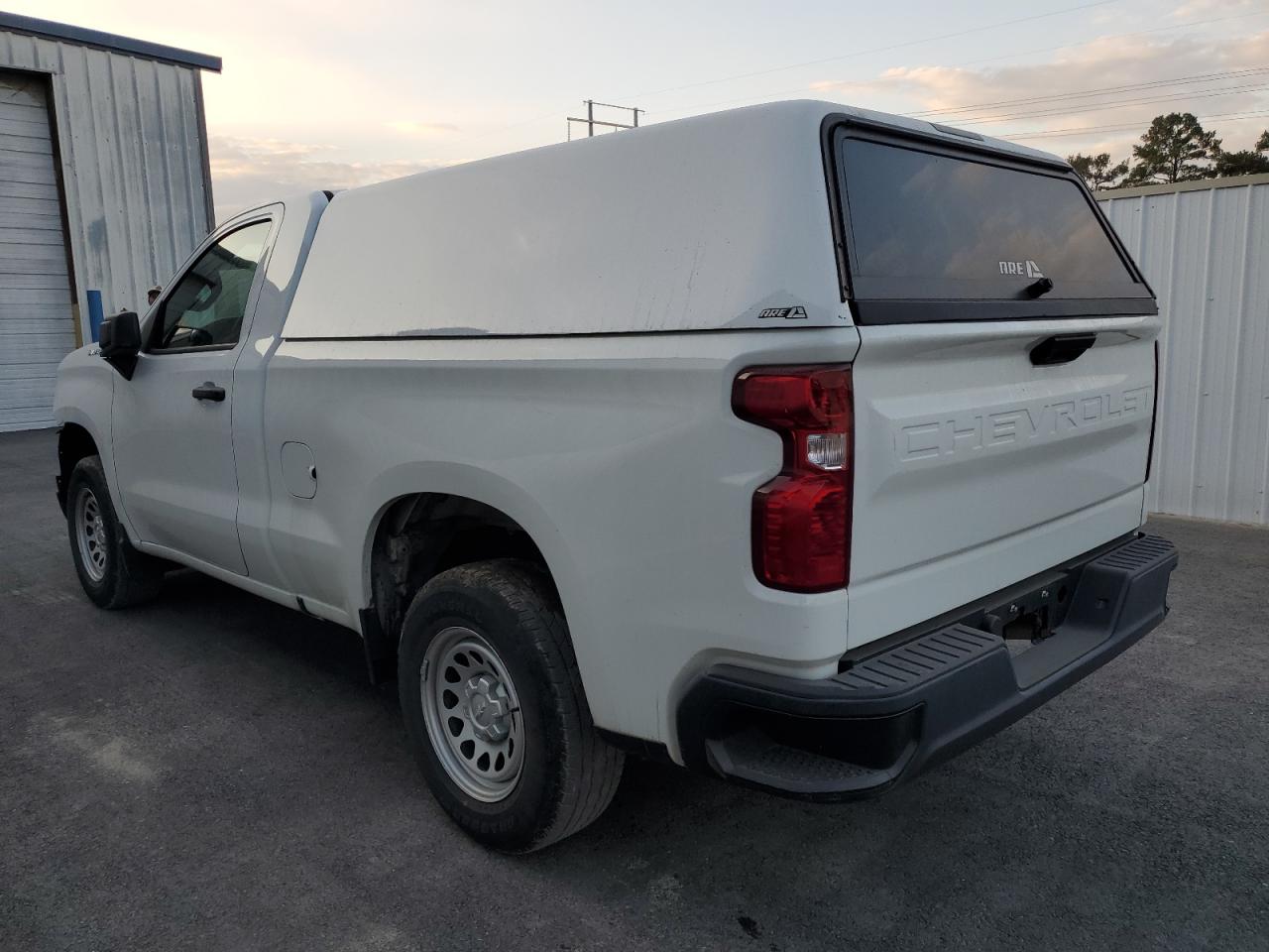 Chevrolet Silverado C1500 Image 3