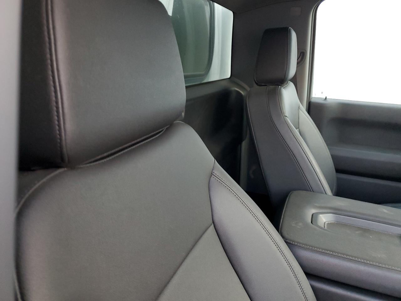 Chevrolet Silverado C1500 Image 5