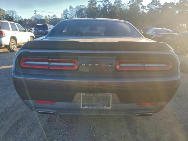 Dodge Challenger Sxt Image 8