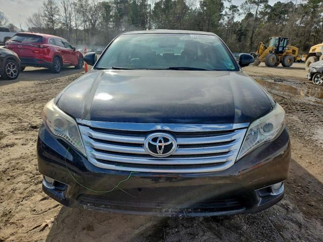 Toyota Avalon Base Image 10