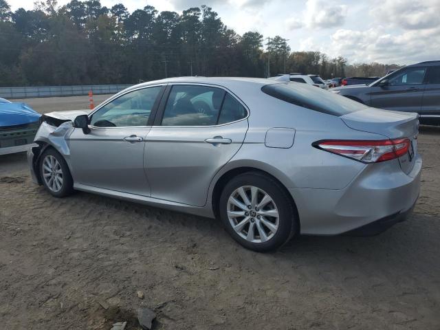 Toyota Camry Le Image 2