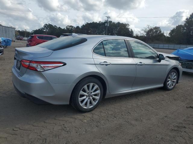 Toyota Camry Le Image 5